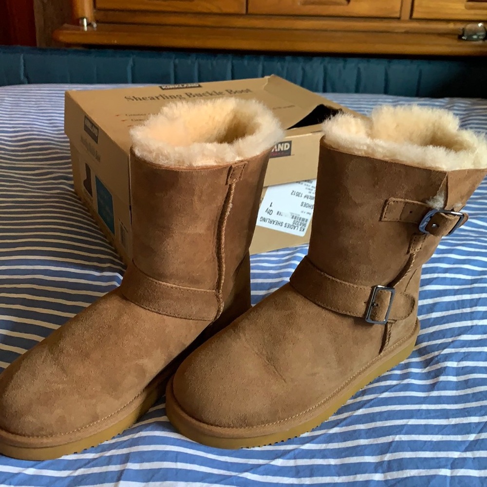 Shearing buckle boot